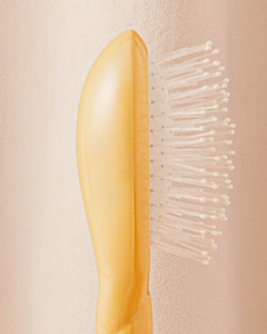 N.04 La Micro Brosse Démêlante & Massante La Miracle Jaune Safran