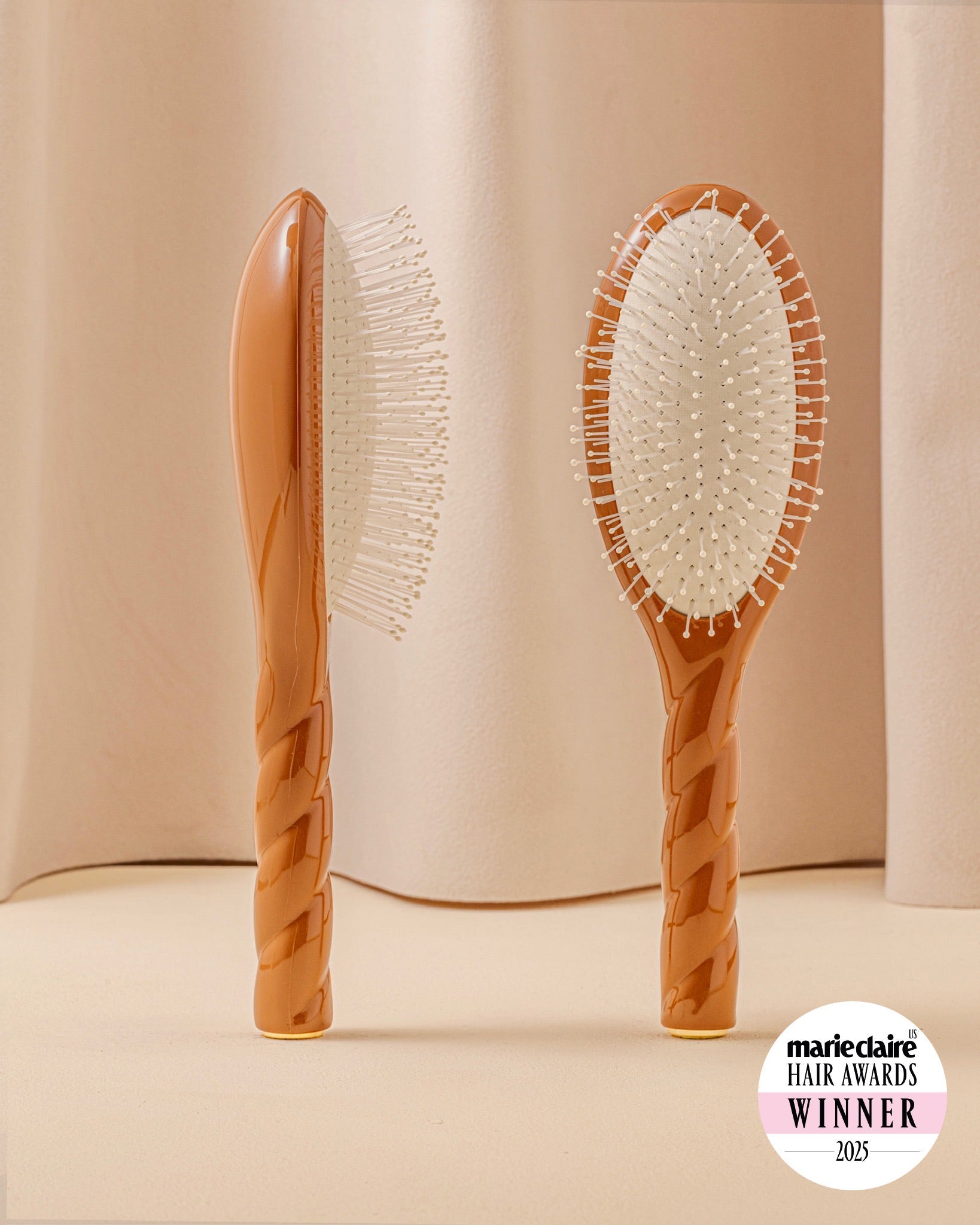 N.04 La Brosse Démêlante & Massante La Miracle Terracotta