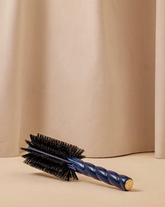 N.08 La Brosse Ronde Brushing Longueur & Mouvement Bleu Myrtille