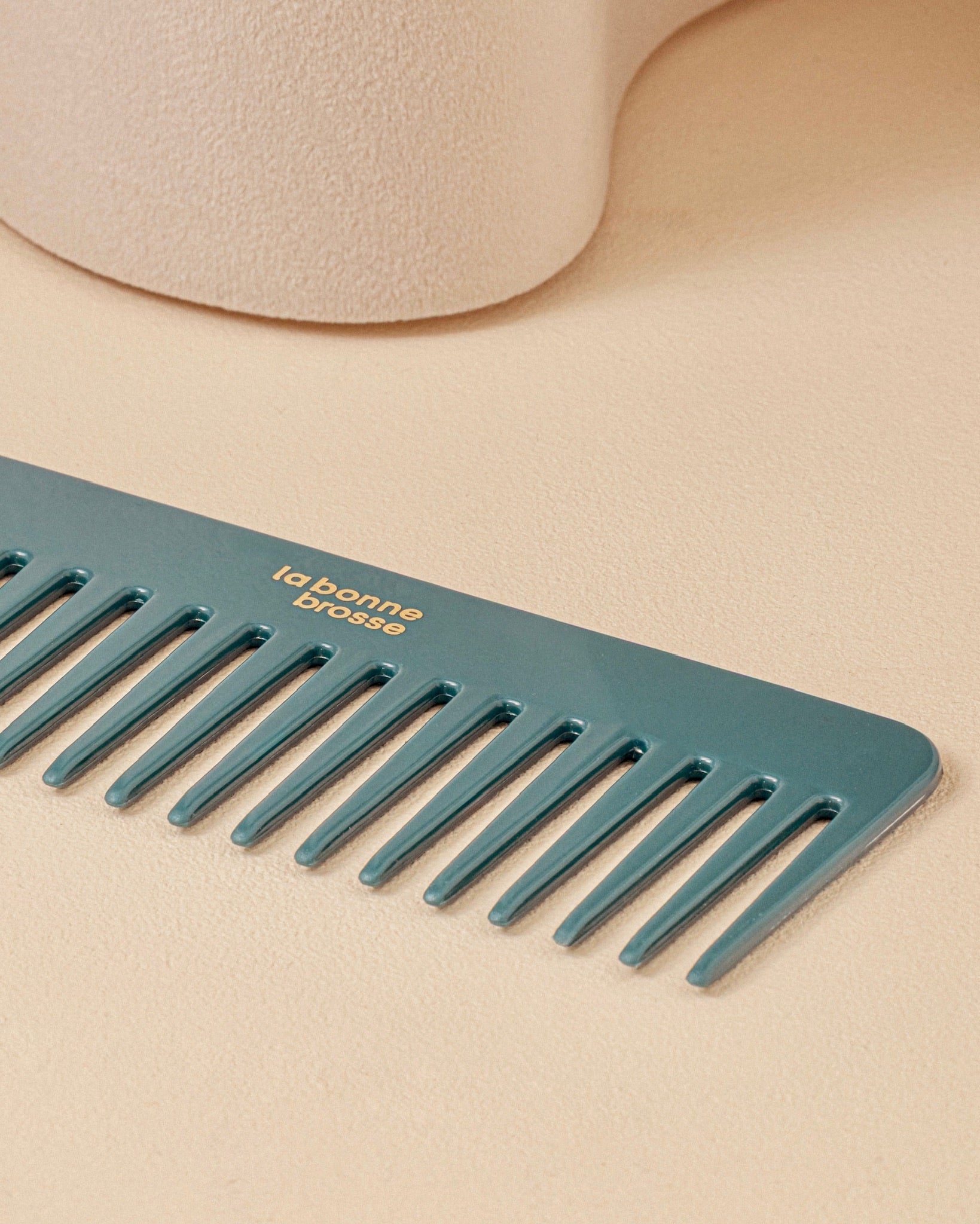 Le Peigne Large Démêlant en Acétate Bleu Encre