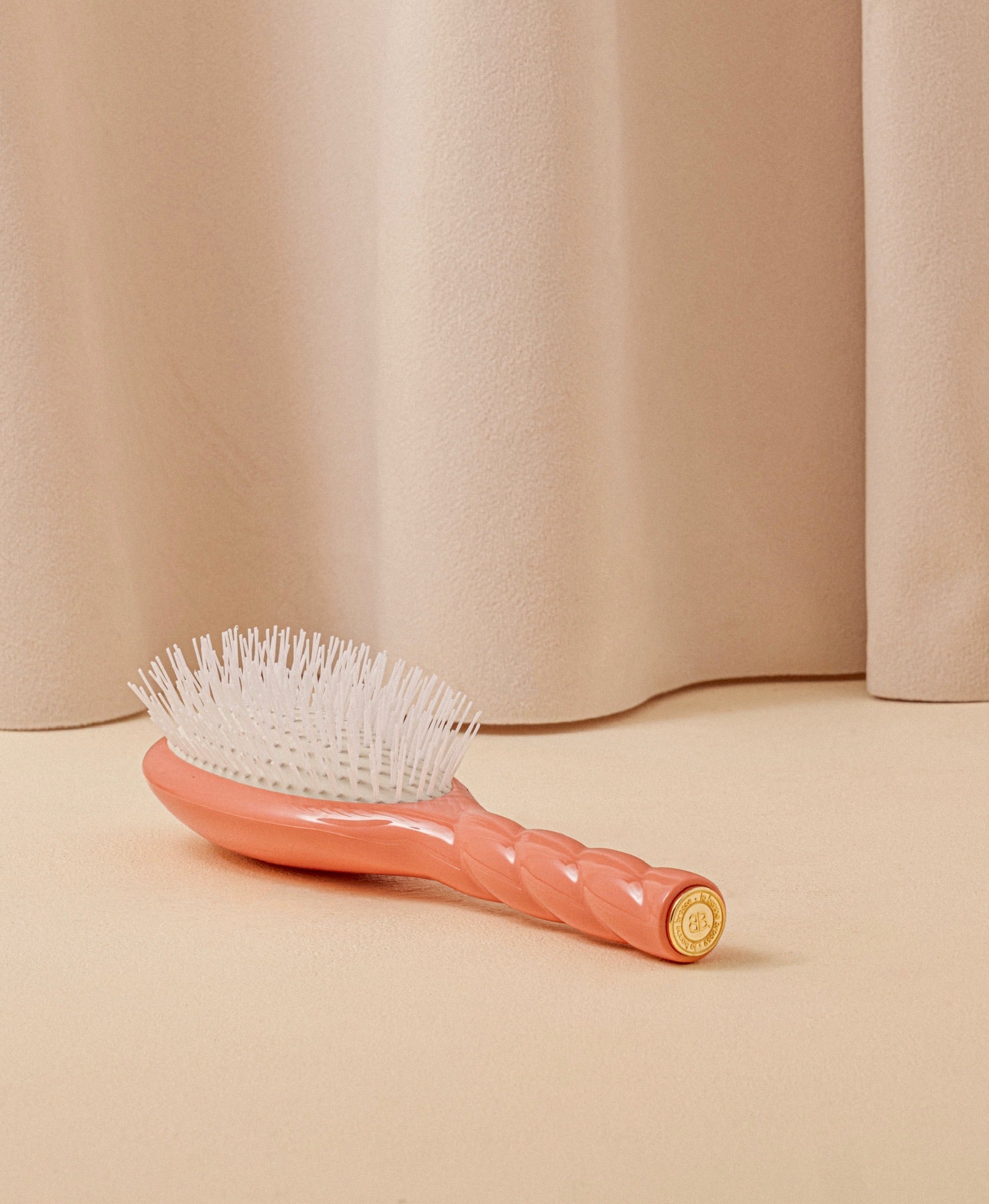 N.07 La Brosse Démêlante & Stimulante l'Intense Corail