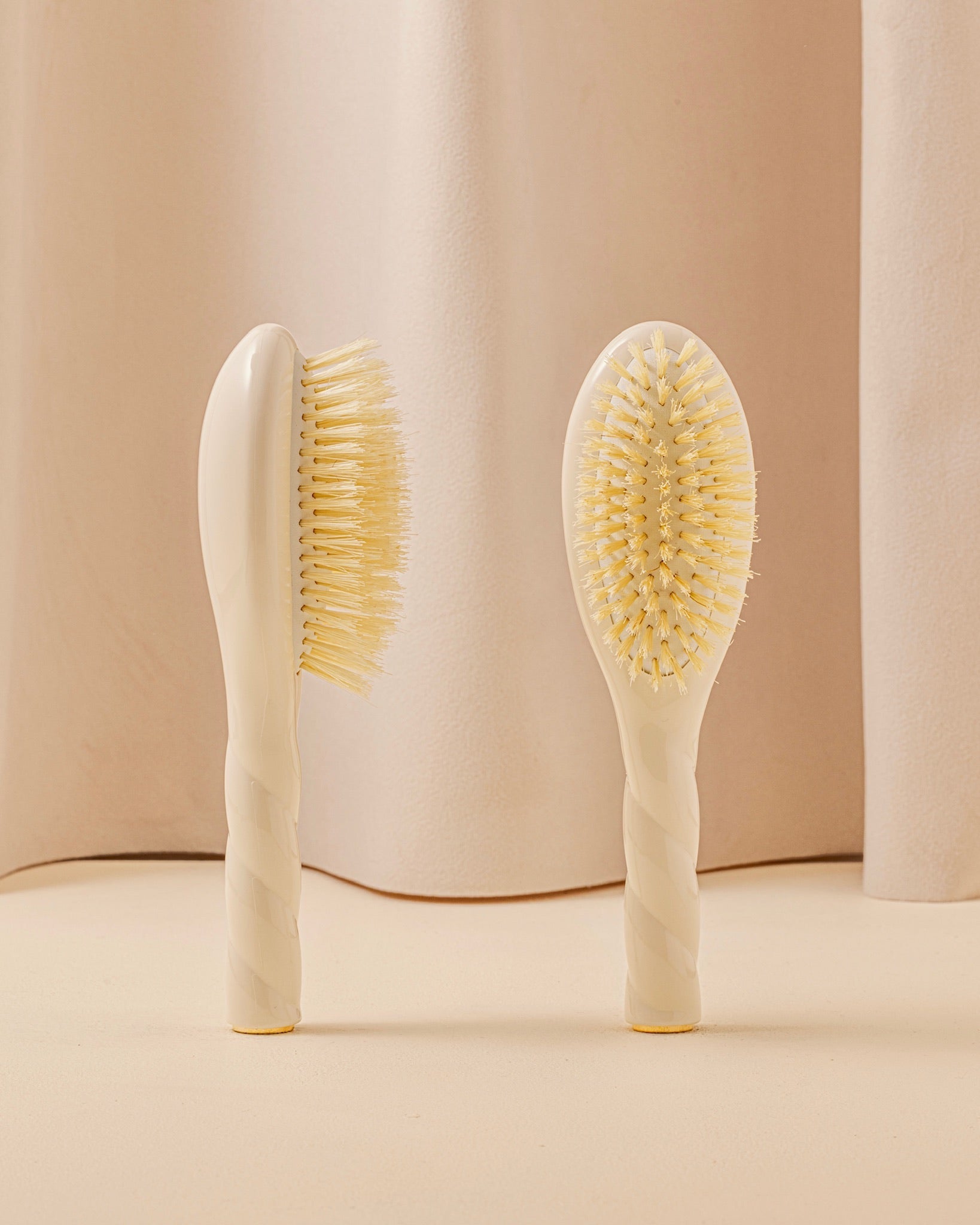 N.06 La brosse bébé Ma Première Brosse Blanc Crème