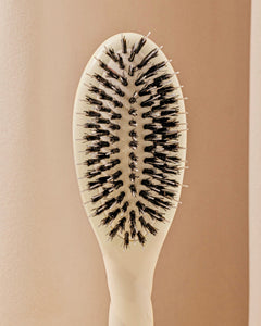 N.02 La Petite Brosse Démêlante & Soin l'Indispensable Blanc Crème