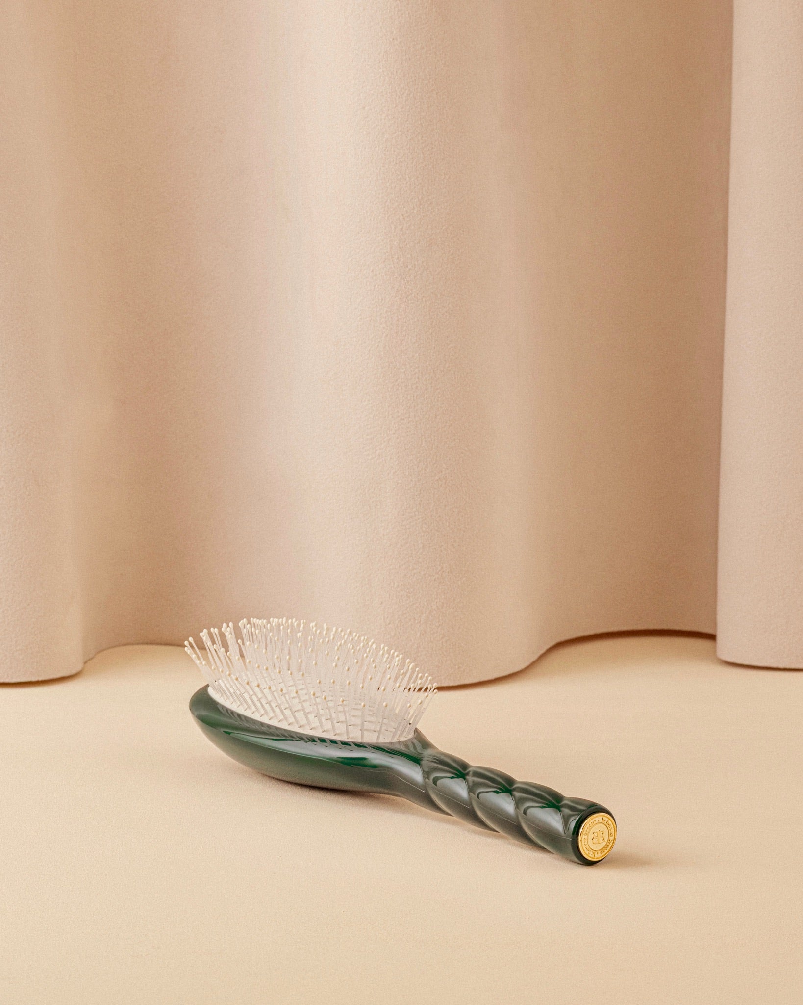N.04 La Brosse Démêlante & Massante La Miracle Vert Emeraude