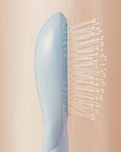 N.04 La Micro Brosse Démêlante & Massante La Miracle Bleu Ciel