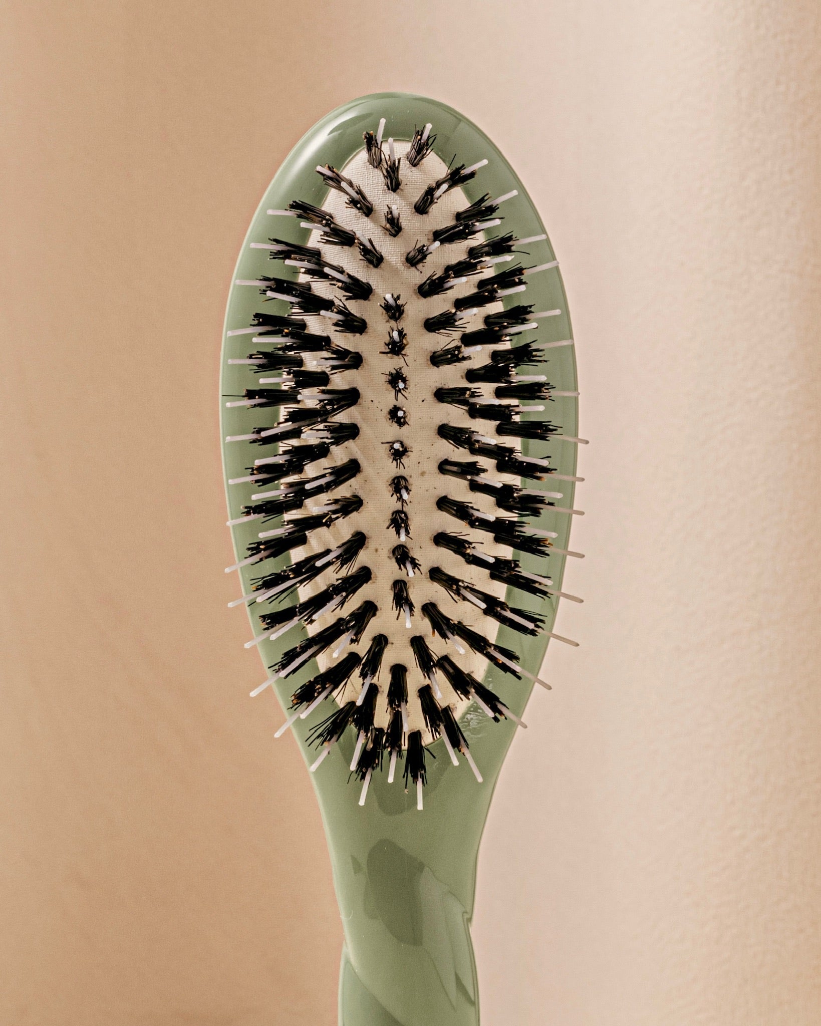 N.02 La Petite Brosse Démêlante & Soin l'Indispensable Vert Amande