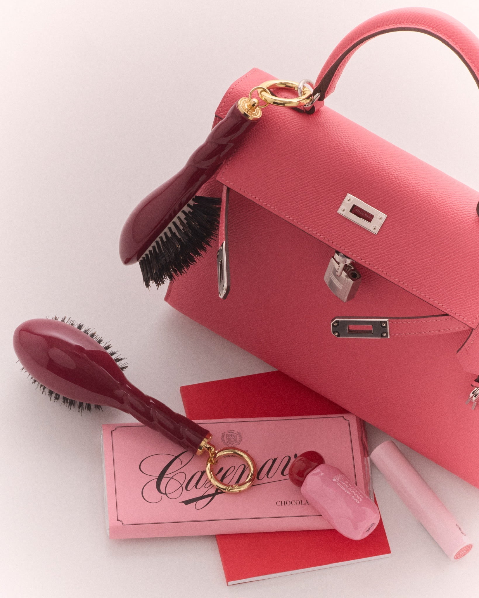 N.01 La Micro Brosse Brillance & Soin l’Universelle Rouge Cerise