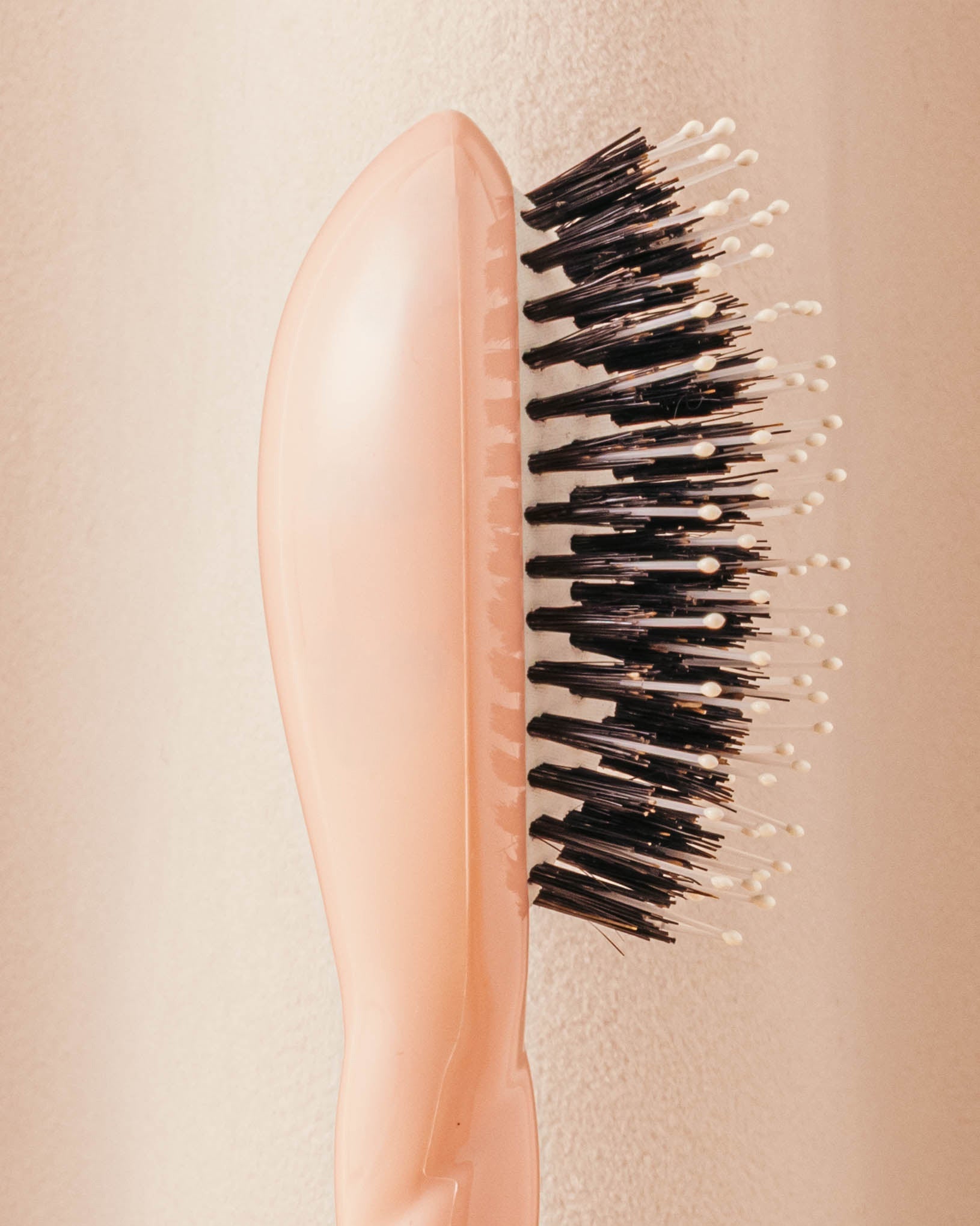 N.03 La Micro Brosse Cuir Chevelu Sensible l'Indispensable Douceur Rose Poudré