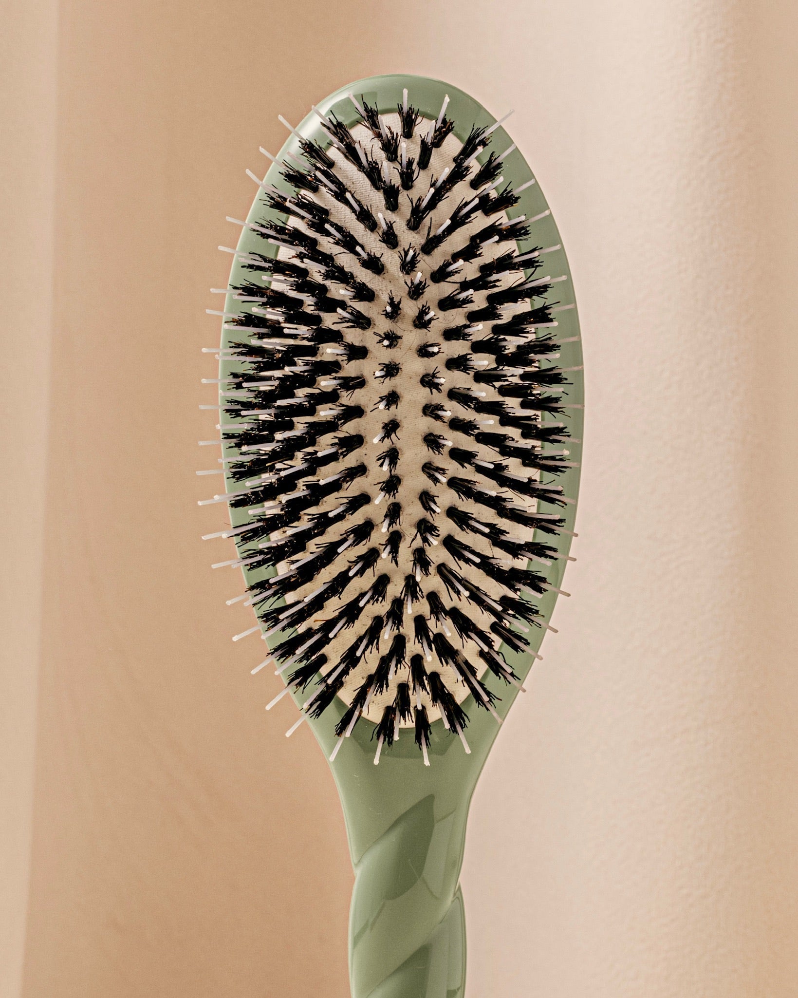 N.02 La Brosse Démêlante & Soin l'Indispensable Vert Amande