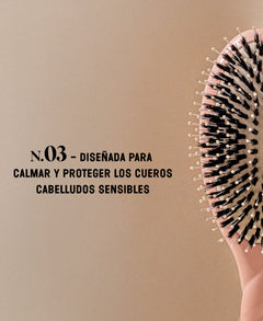 N.03 La Brosse Cuir Chevelu Sensible l'Indispensable Douceur Rose Poudré