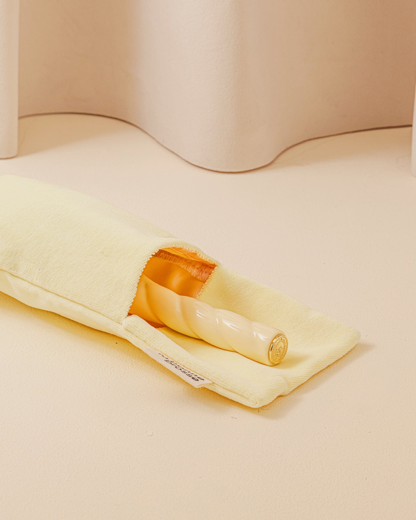 N.04 La Brosse Démêlante & Massante La Miracle Ivoire Cair