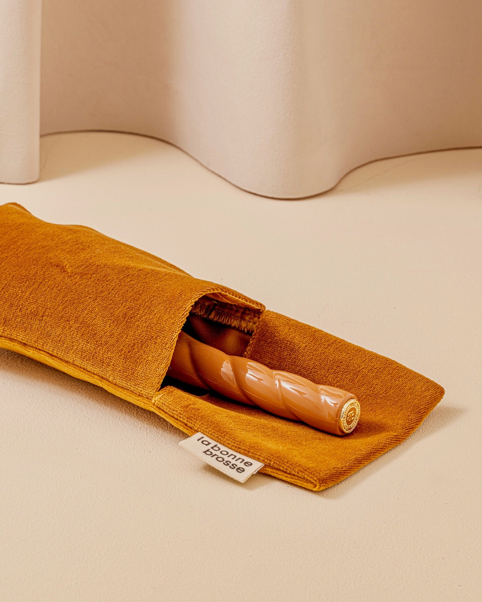 N.02 La Brosse Démêlante & Soin l'Indispensable Terracotta