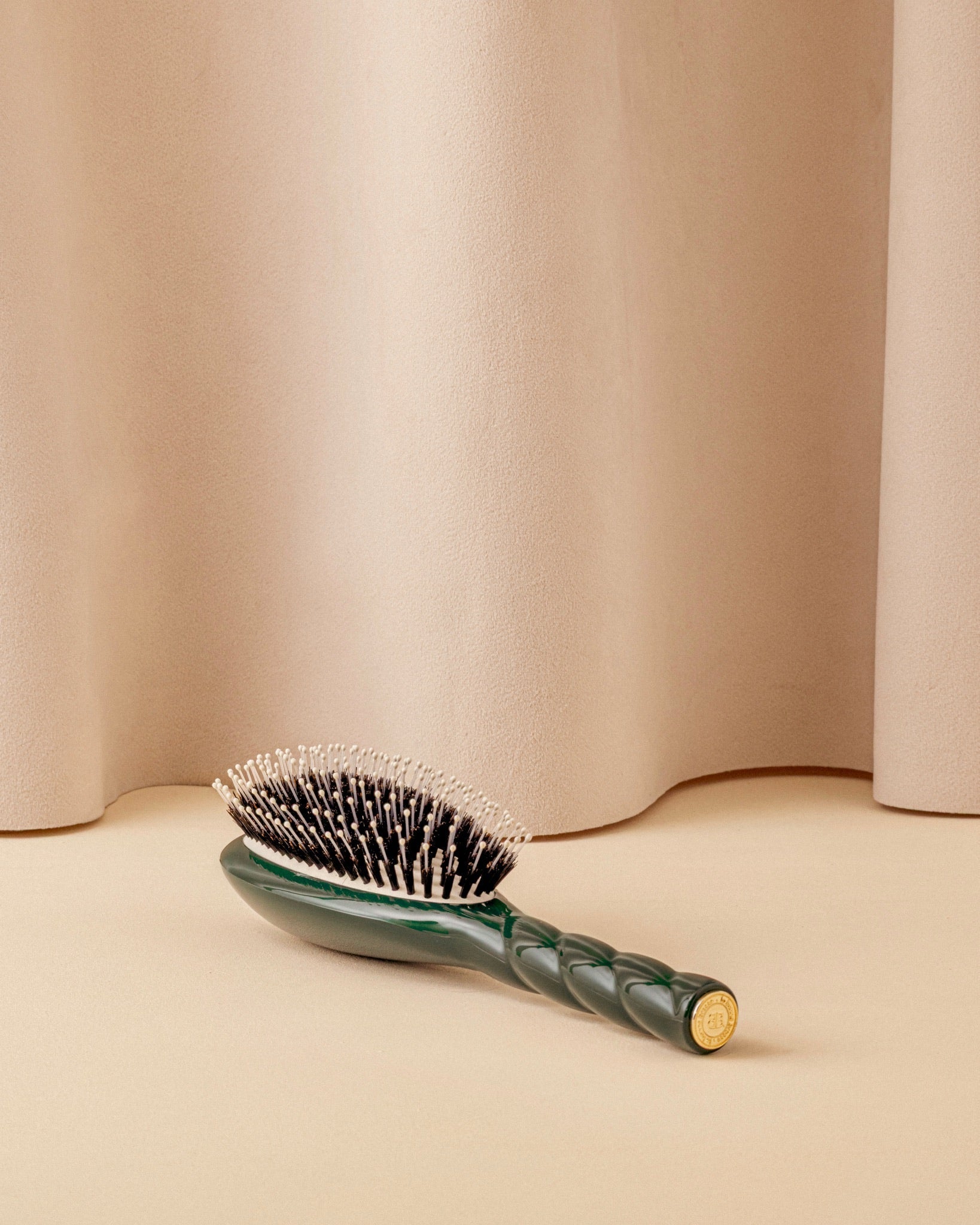 N.03 La Brosse Cuir Chevelu Sensible l'Indispensable Douceur Vert Emeraude