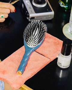 N.03 La Brosse Cuir Chevelu Sensible l'Indispensable Douceur Bleu Encre